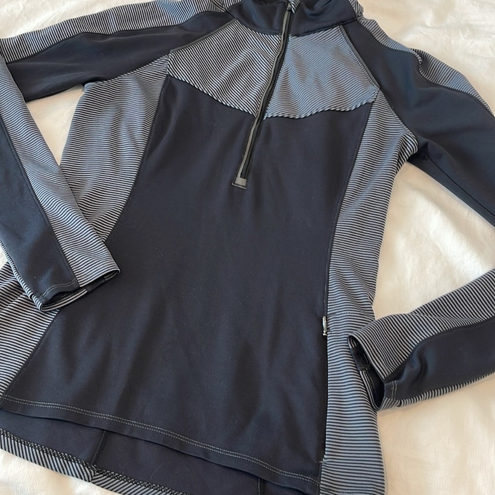 Athleta | Black/Gray Striped 3/4 Zipped Pullover Sz S - Picture 11 of 12
